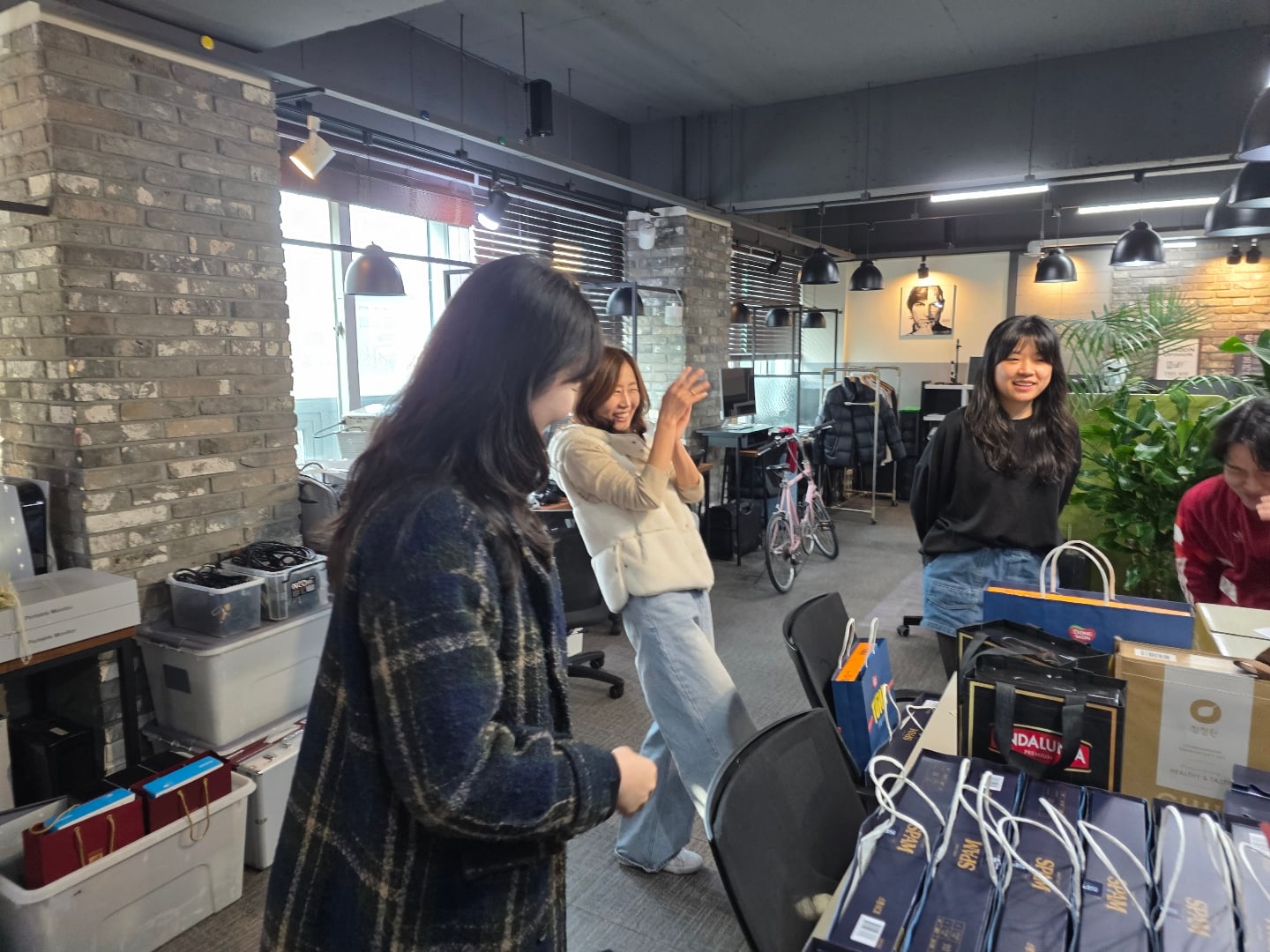 평범한 인사는 그만! 설 명절선물 쟁취전 열렸어요 사진 2